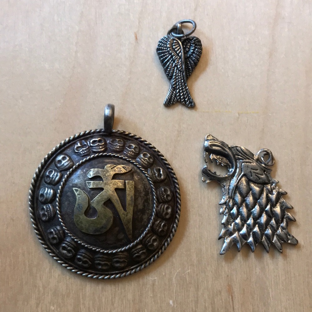 Lot of 3 pendants Buddhist pendant Medieval wolf Goth Good condition